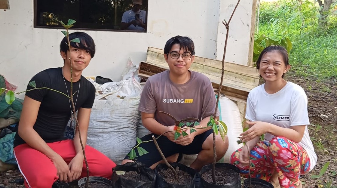 Subang - CTU Leads Kamagong Propagation and Tree-Growing Activity at CTU-Barili
